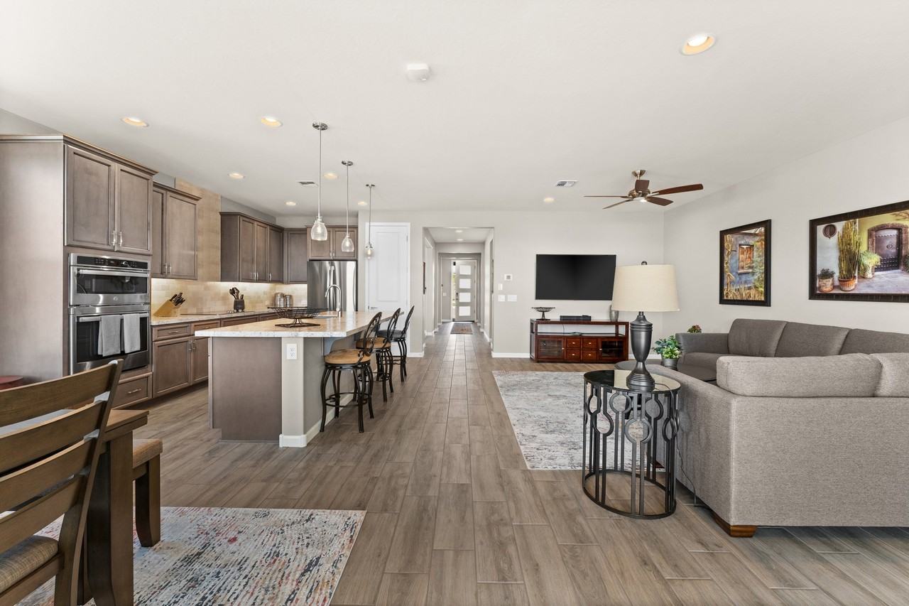 4002 Desert Moon Dr #1 - Photo 5 of 23