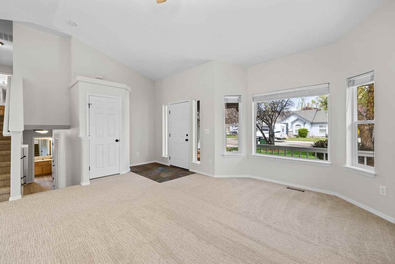 2105 E Powder River Dr #1 - Photo 2 of 17