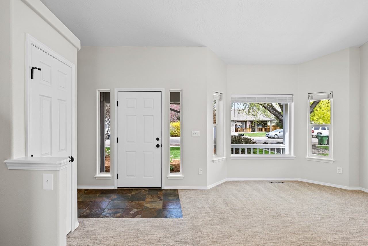 2105 E Powder River Dr #1 - Photo 3 of 17