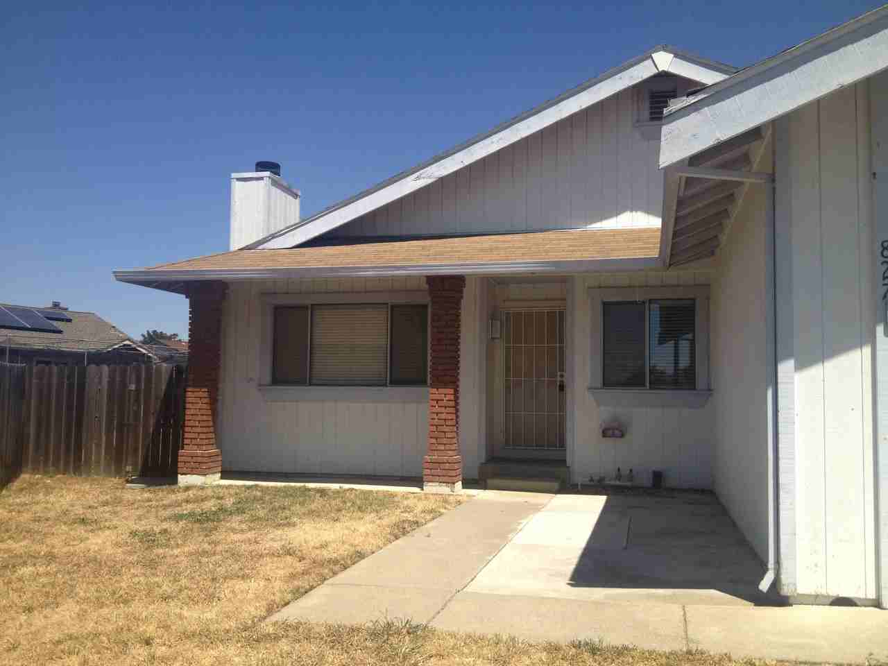 827 Crested Dr - Photo 2 of 17