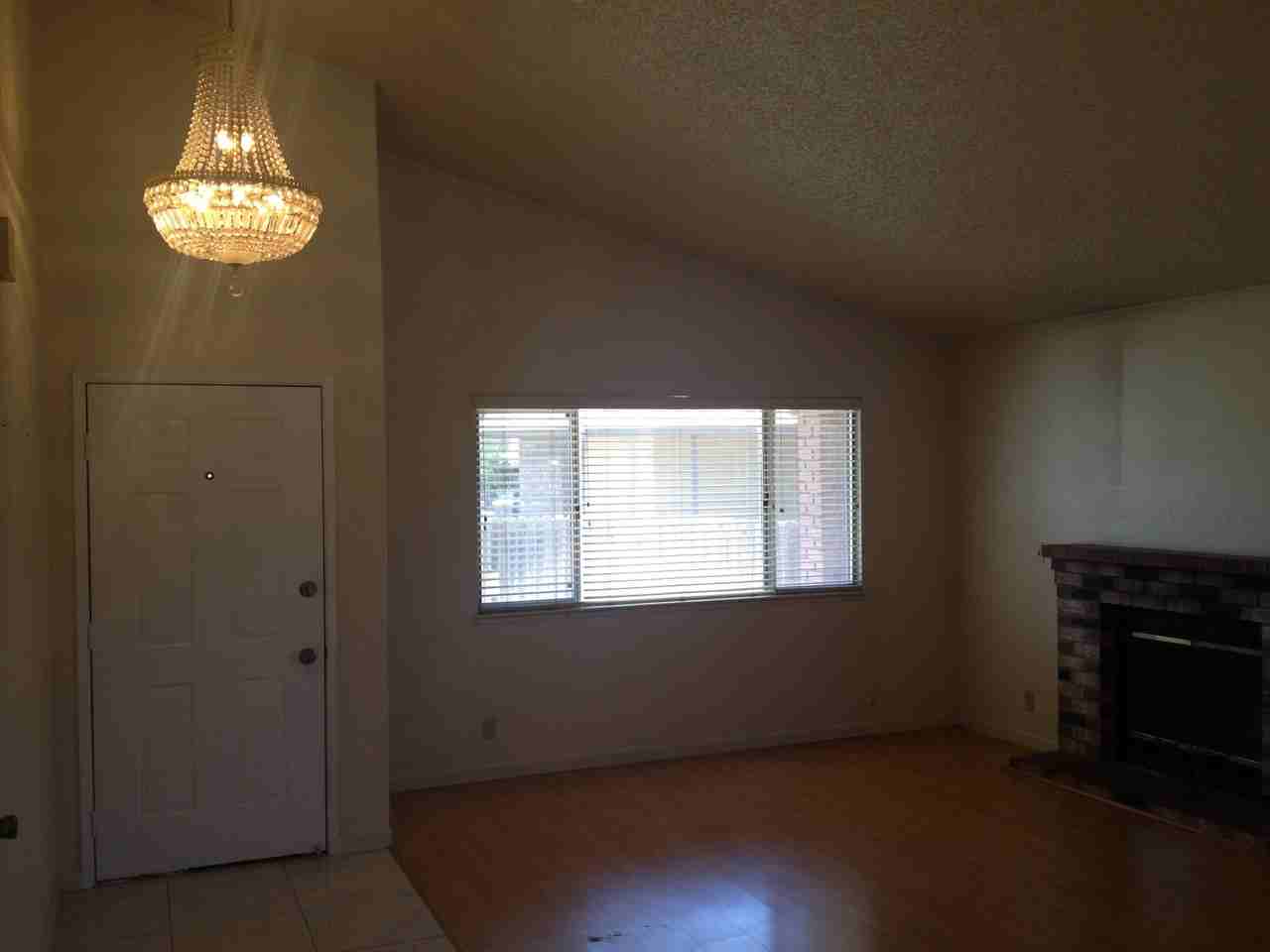 827 Crested Dr - Photo 3 of 17