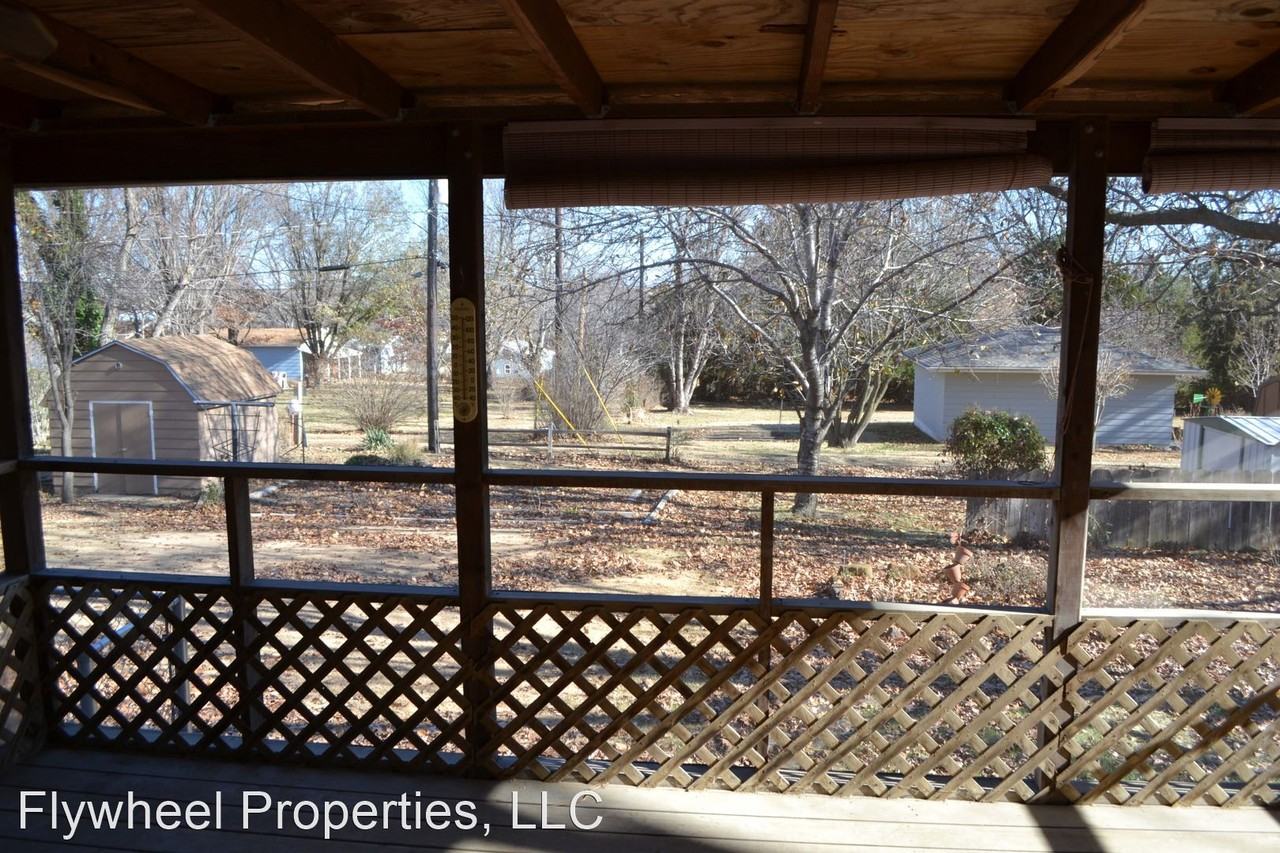 808 13th St - Photo 3 of 38