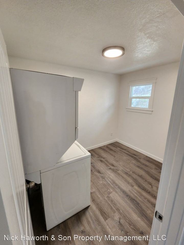 3012 West 10th St - Photo 3 of 5