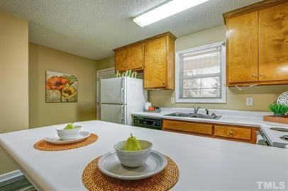 281 Marshbanks Street - Photo 2 of 27