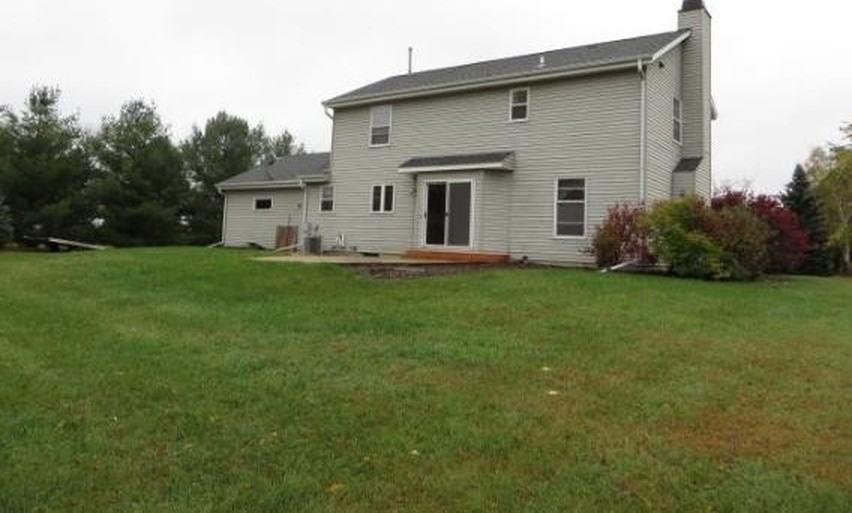 N1981 Parkview Cir - Photo 2 of 14