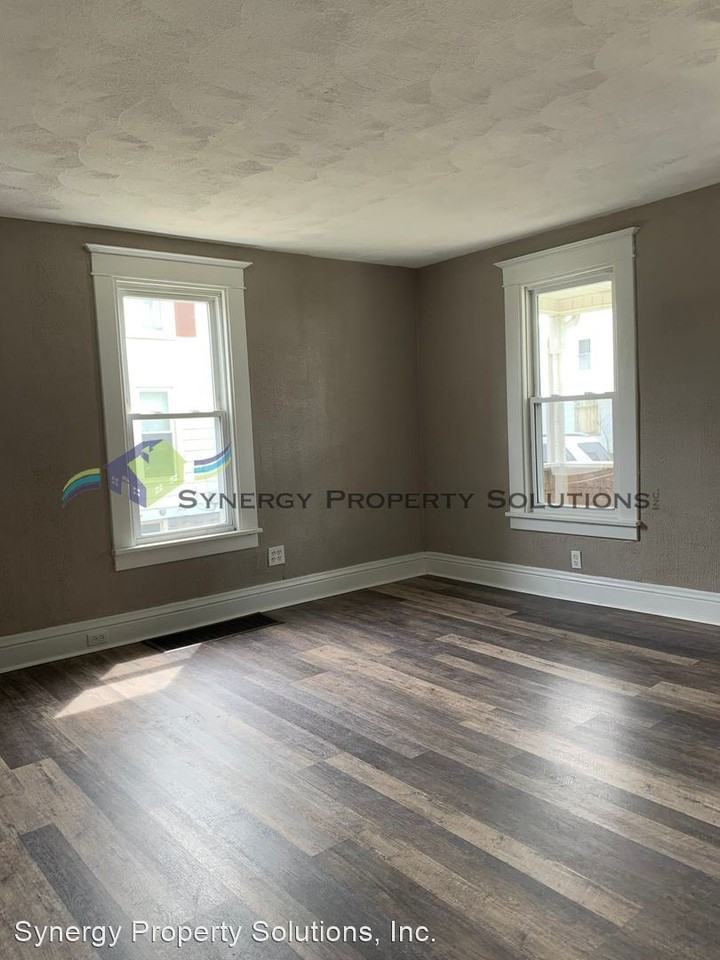 27 Oak St - Photo 3 of 22