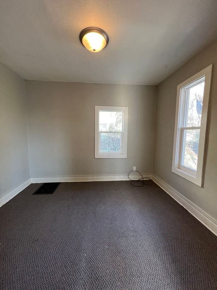 712 Dakota St - Photo 3 of 7