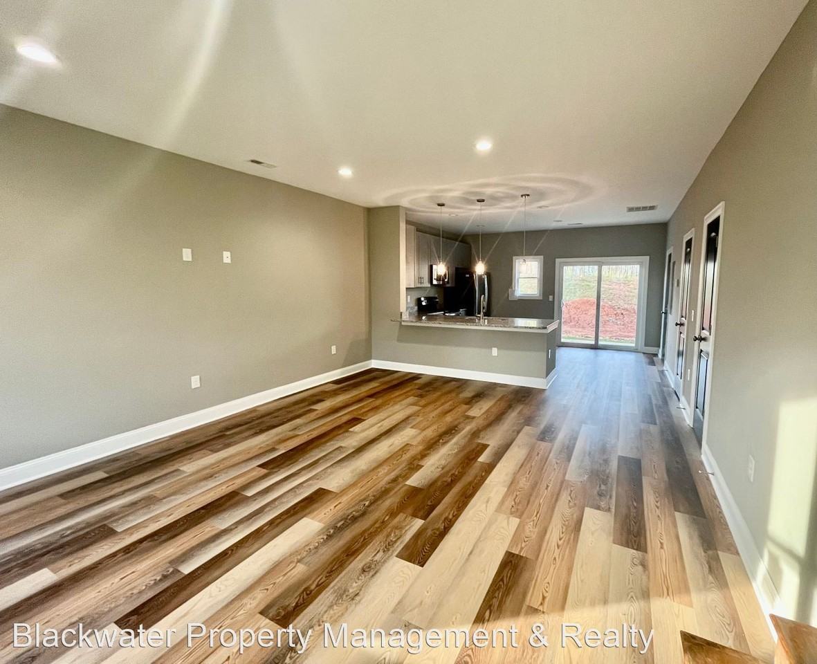 Emanuel Ct - Photo 3 of 14