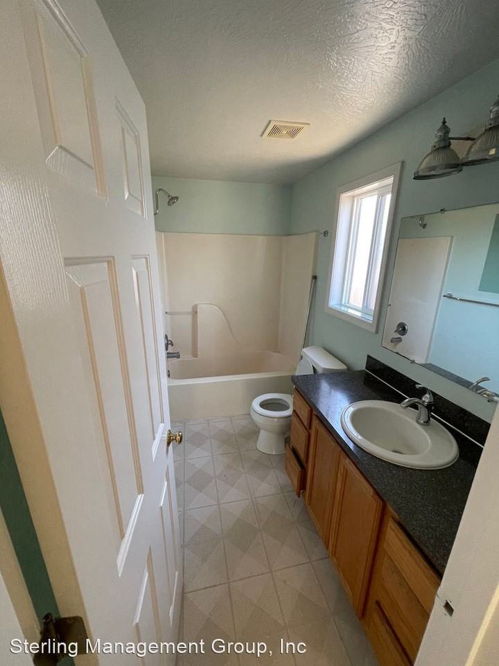 1378 T St - Photo 3 of 7