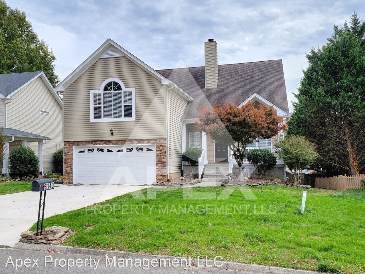 8140 Faircrest Ln - Photo 2 of 34