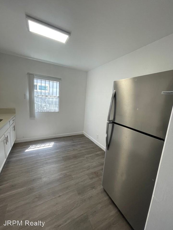 2619-2631 Brighton Ave - Photo 2 of 8