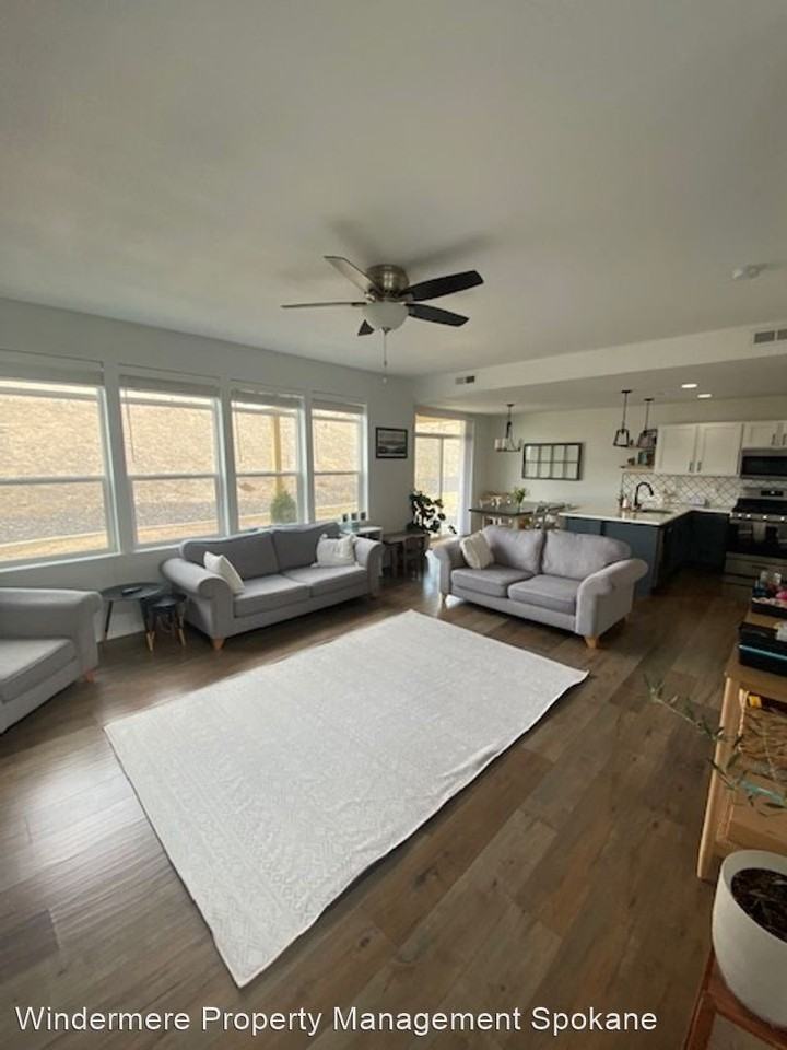 8316 N James Ct - Photo 2 of 11