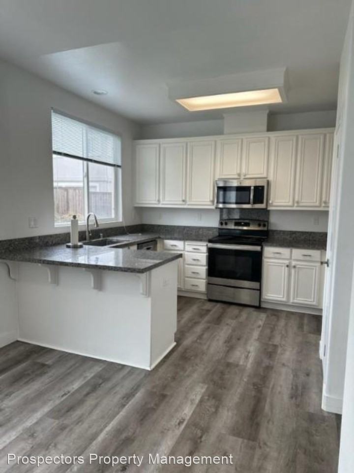 16260 San Ramon Dr - Photo 2 of 9