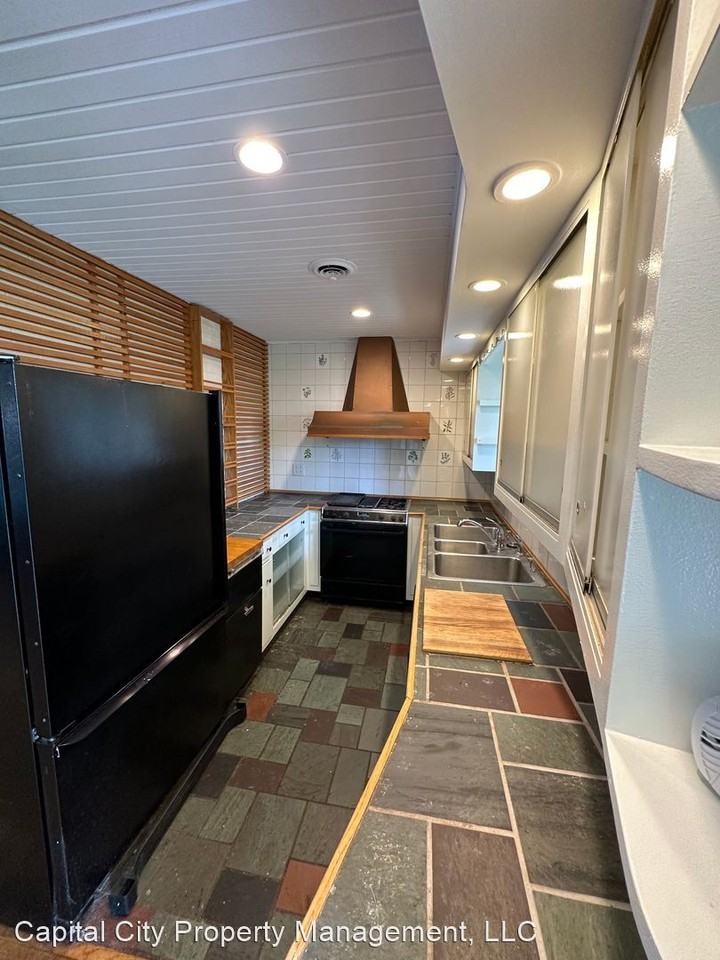 606 W Spruce St - Photo 2 of 12