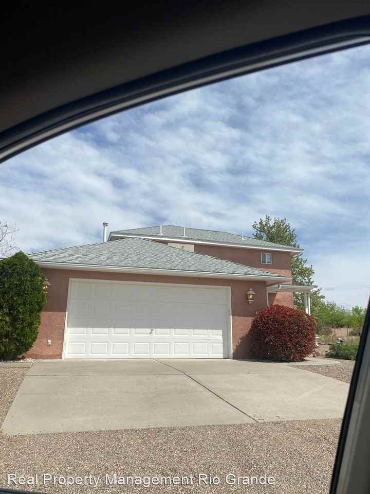 10550 Signal Ave Ne - Photo 2 of 6