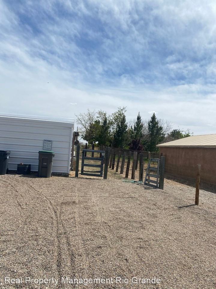 10550 Signal Ave Ne - Photo 3 of 6