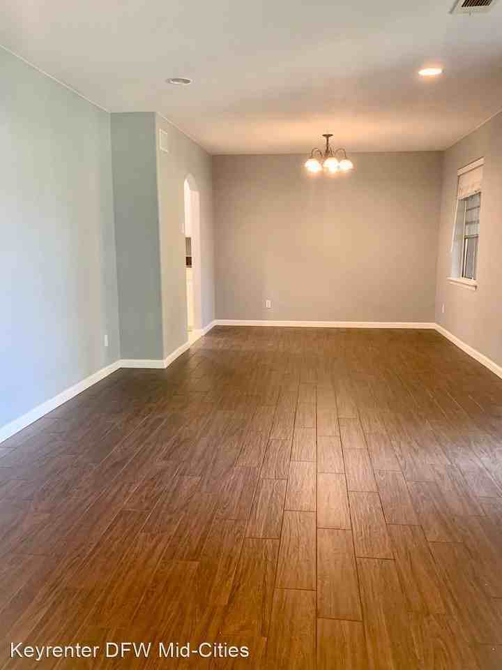 201 King Richard St - Photo 2 of 30