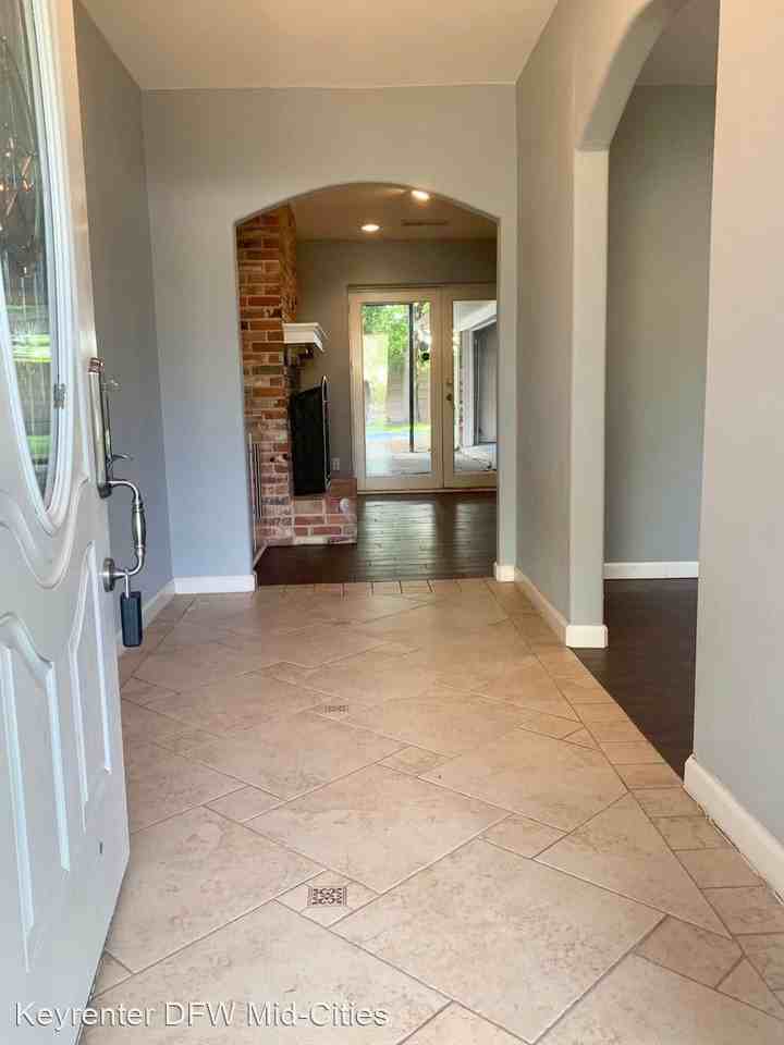201 King Richard St - Photo 3 of 30