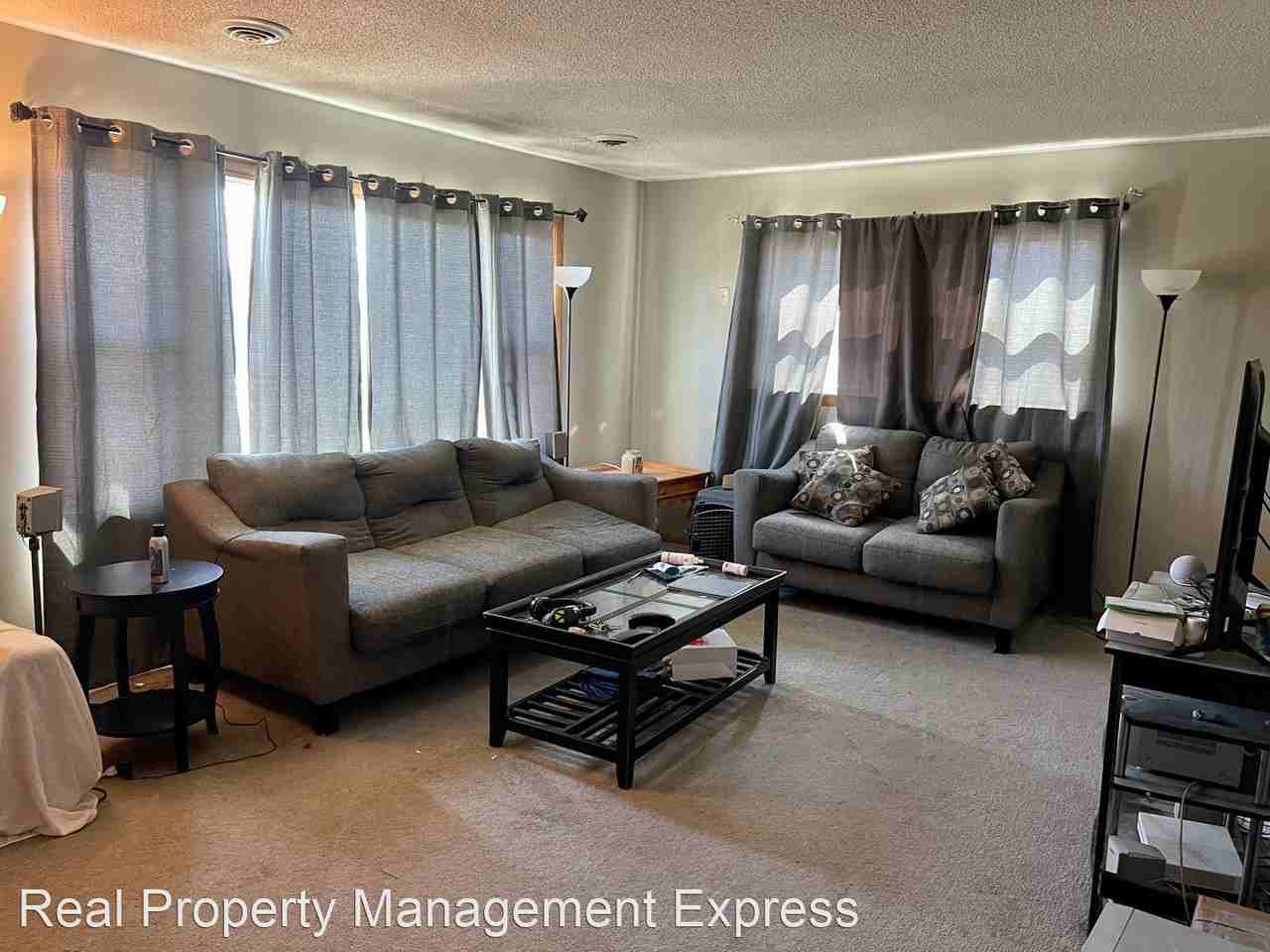 1012 - 1014 W 8th St. - Photo 2 of 7