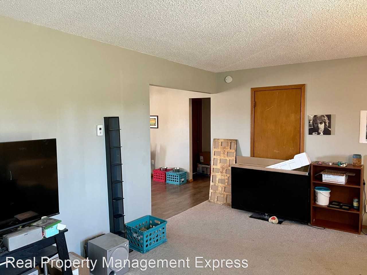 1012 - 1014 W 8th St. - Photo 3 of 7