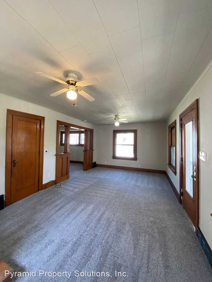 710 Wisconsin Ave - Photo 3 of 16