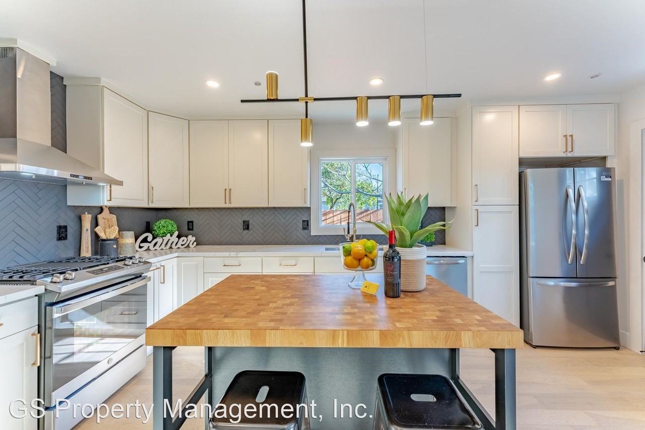 2256 Glen Way - Photo 3 of 33