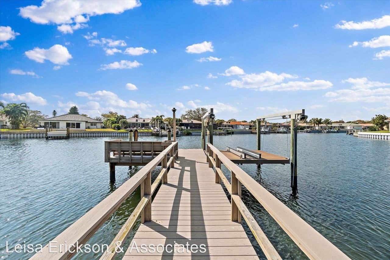 1943 Massachusetts Ave Ne - Photo 2 of 41