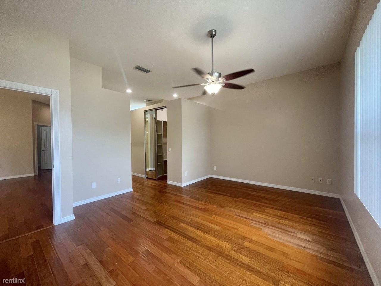 136 E Hampton Way - Photo 2 of 10