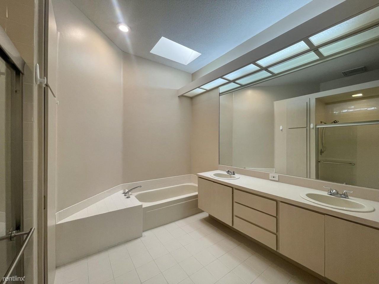 136 E Hampton Way - Photo 3 of 10