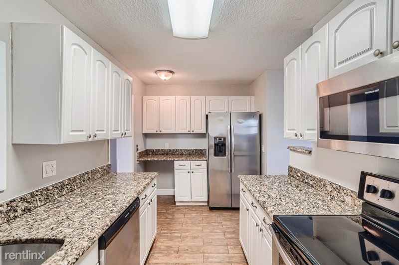 322 Notre Dame Dr - Photo 2 of 12