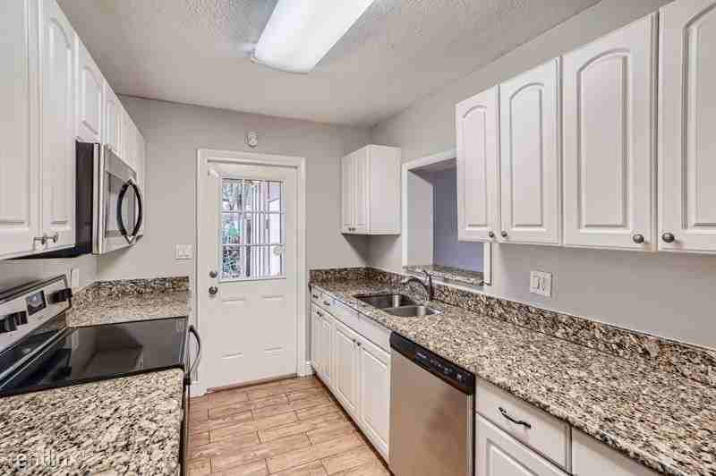 322 Notre Dame Dr - Photo 3 of 12