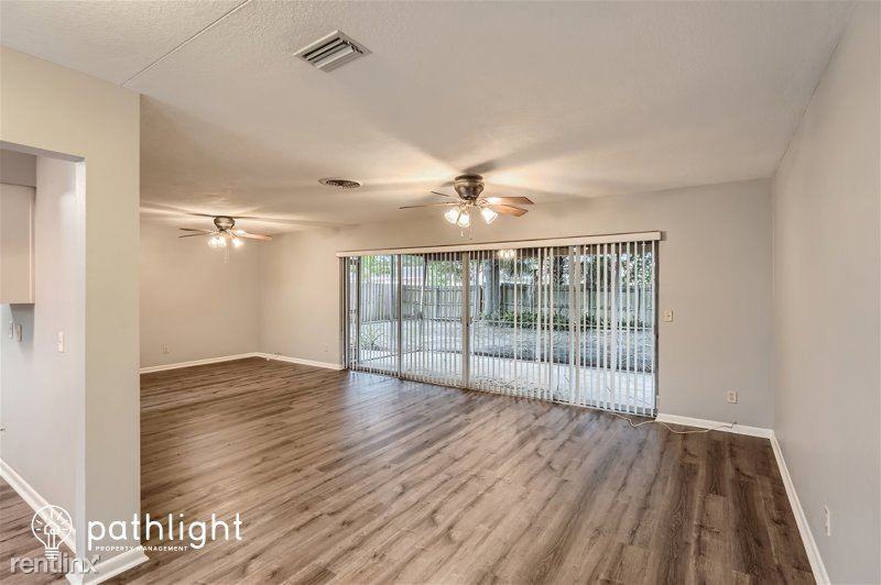 2027 Dunston Cove Rd - Photo 2 of 12