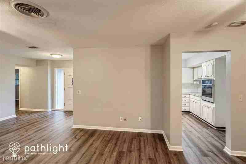 2027 Dunston Cove Rd - Photo 3 of 12