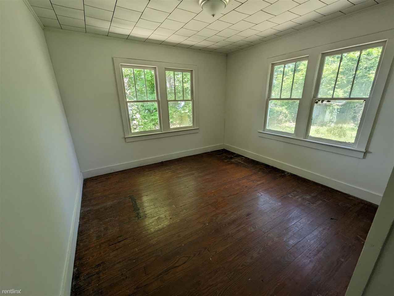 270 Mill St - Photo 2 of 7