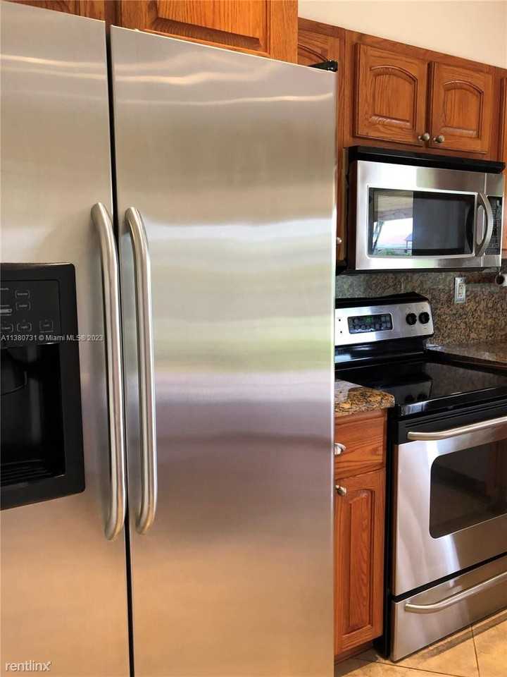 7305 Nw 95th Way #0 - Photo 3 of 15