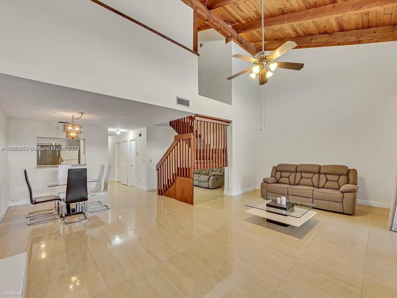 2701 Sw 58th Mnr #B - Photo 3 of 21