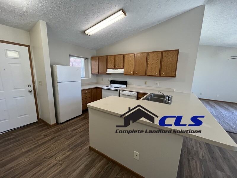 1037 S 6th St - Photo 4 of 13