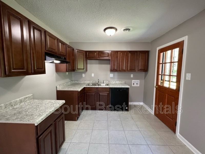 617 Northaven Drive - Photo 3 of 9