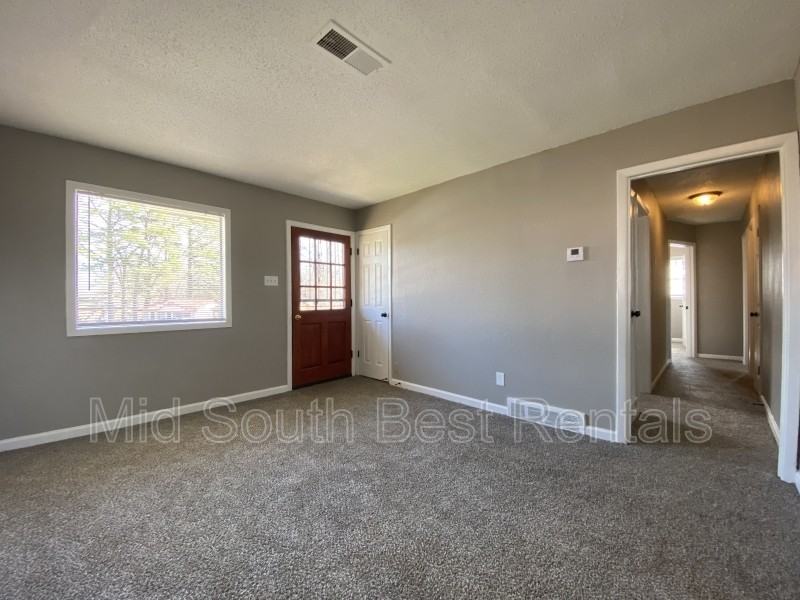 1843 Benton St - Photo 2 of 8