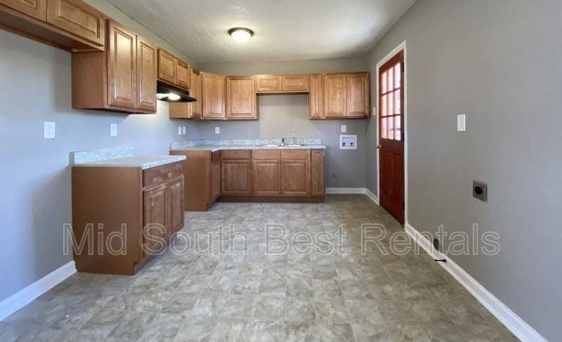 1843 Benton St - Photo 3 of 8