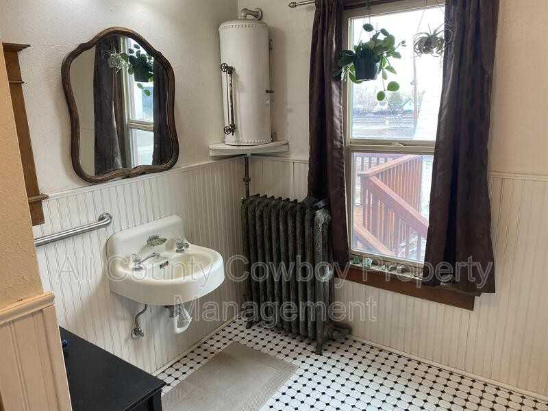 268 1/2 N 2nd St - Photo 7 of 8