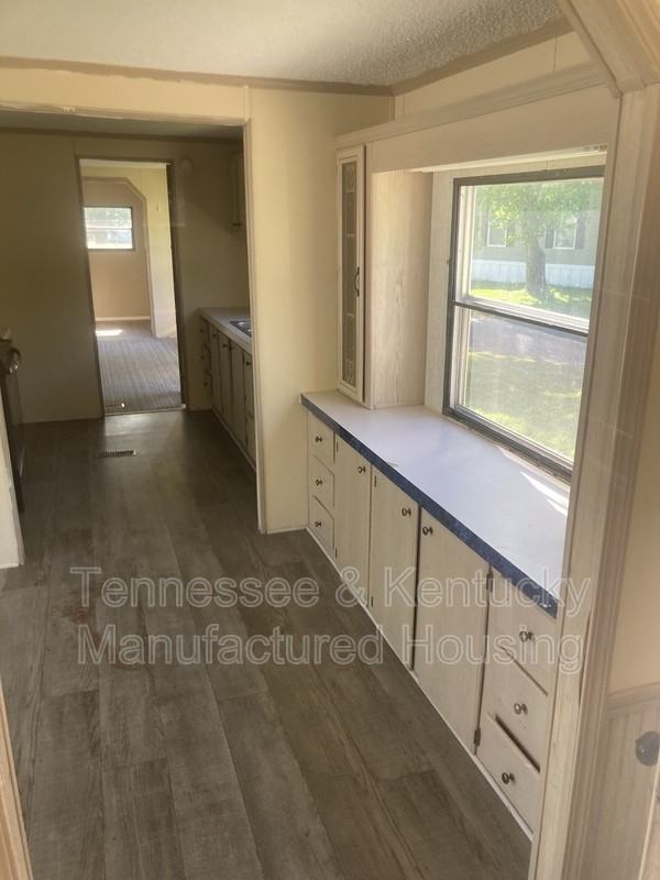 300 Hillsdale Estates Ln - Photo 2 of 10