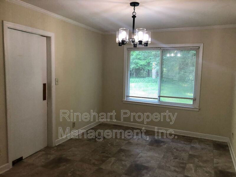 2704 Ridgewood Ln - Photo 3 of 24