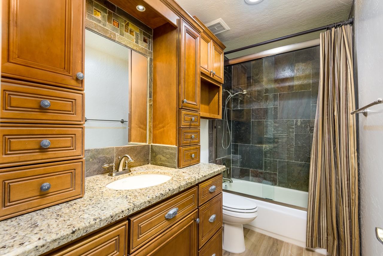 2342 W Hemlock Ct - Photo 6 of 33