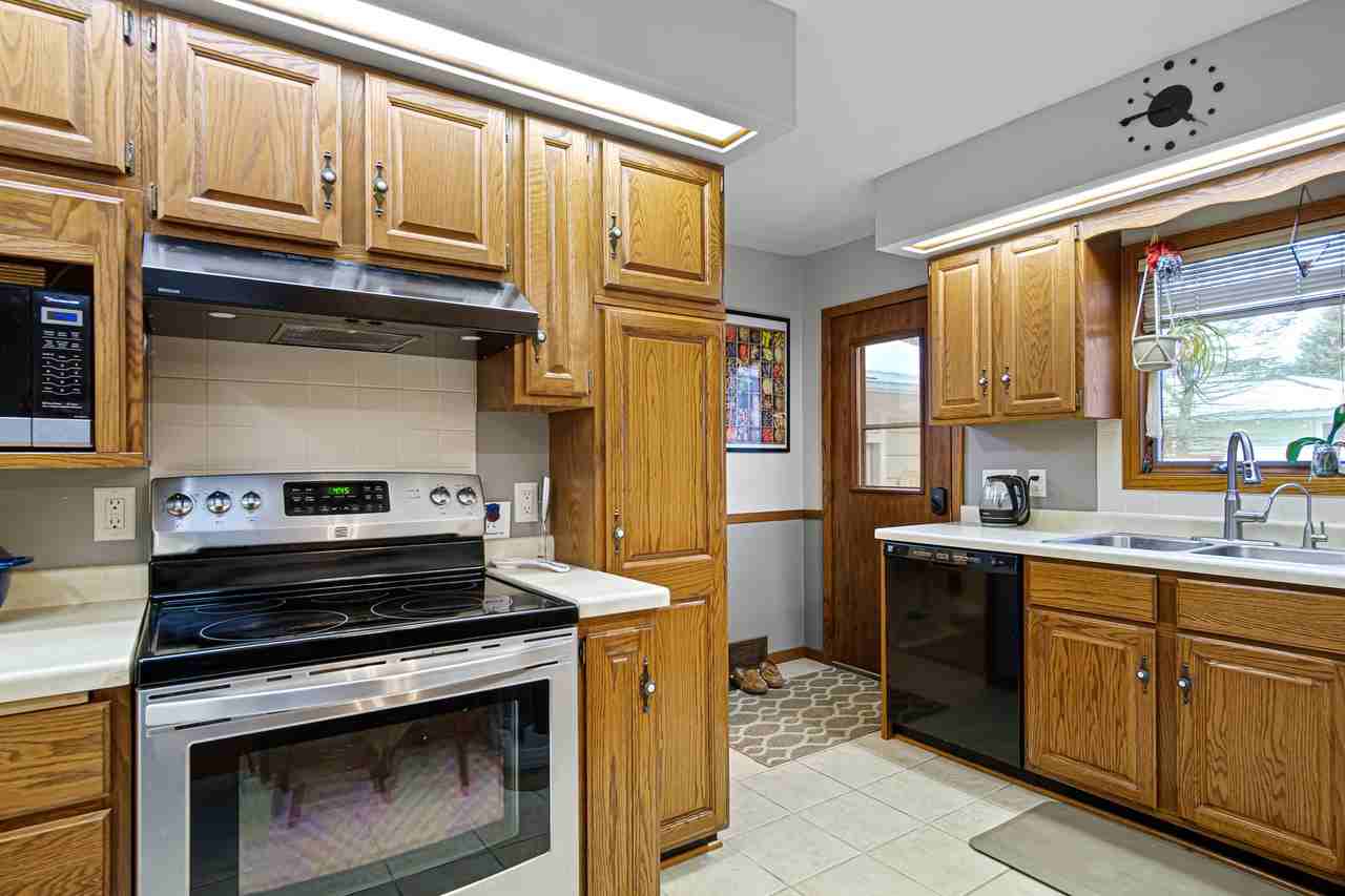 228 W Lexington Blvd - Photo 3 of 24