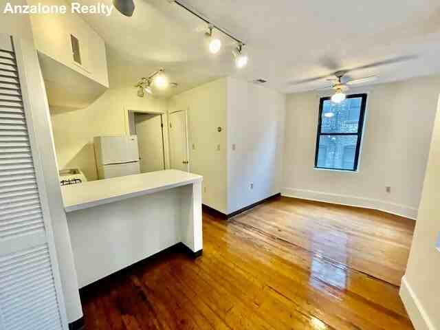 13 Charter St #2R