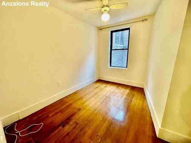 13 Charter St #2R - Photo 7 of 9