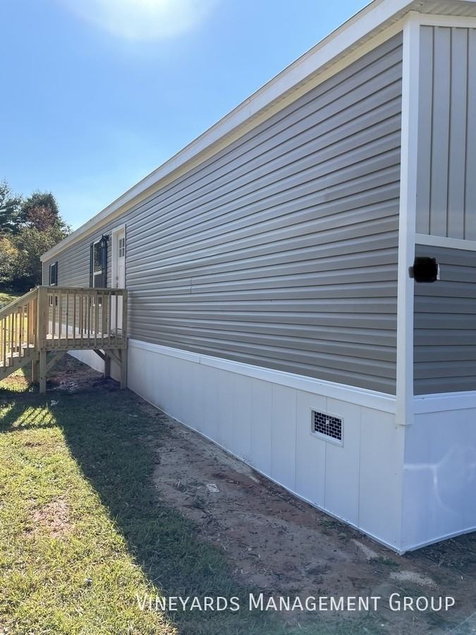 107 Jonquil Ln - Photo 3 of 13