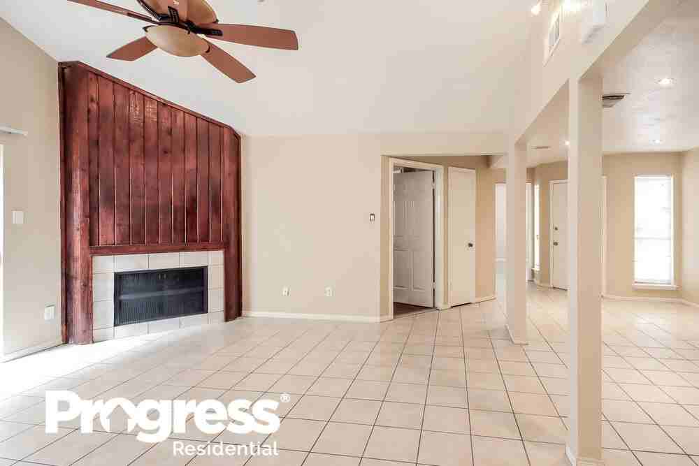 12329 Ridgeside Dr - Photo 2 of 25