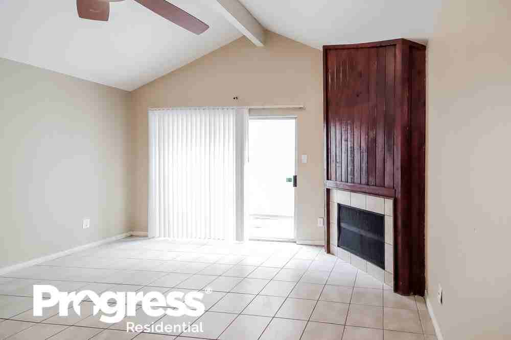 12329 Ridgeside Dr - Photo 3 of 25